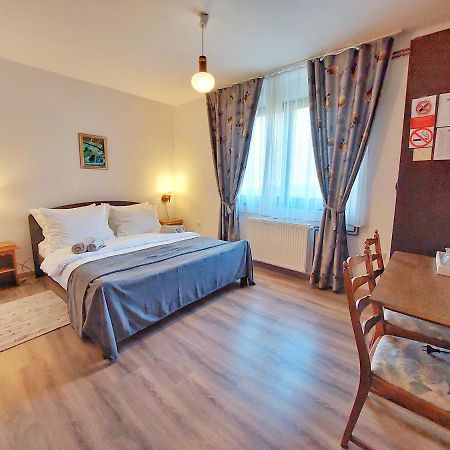 Lazy Bear Hotel เยแซร์ตเซ ภายนอก รูปภาพ
