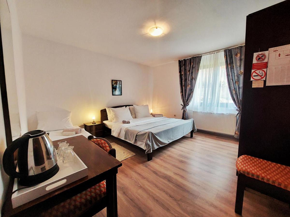 Lazy Bear Hotel เยแซร์ตเซ ภายนอก รูปภาพ